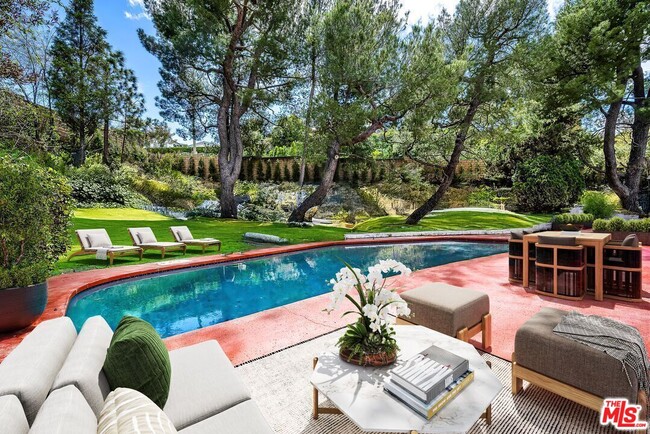 Building Photo - 2925 Dona Susana Dr