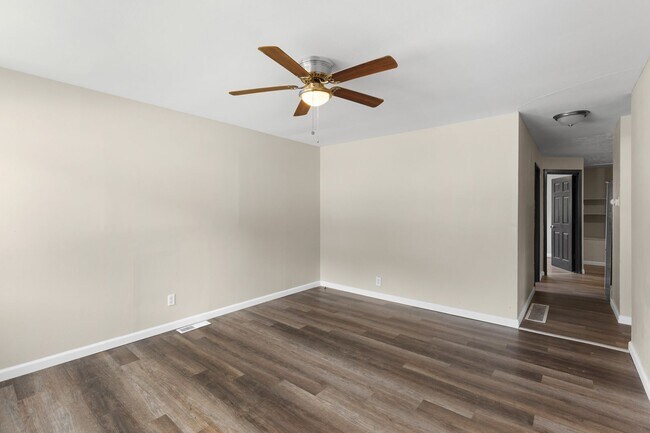 Building Photo - Charming 3-Bedroom Home with Fenced Yard a...