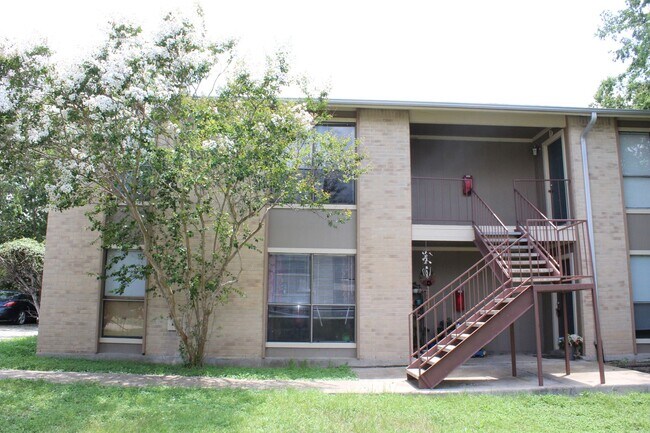 Building Photo - 229 Craddock Ave