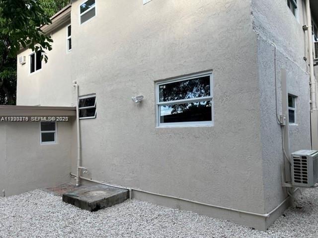 Building Photo - 5444 NW 5th Ave