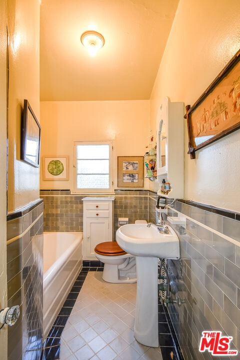 Building Photo - 8437 Waring Ave