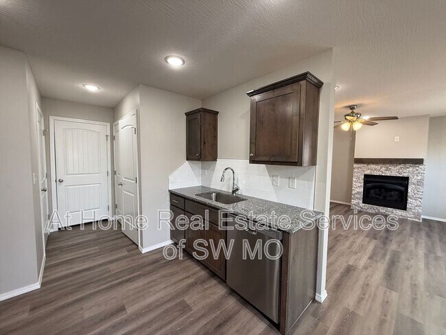 Building Photo - 820 E Watermill Cir