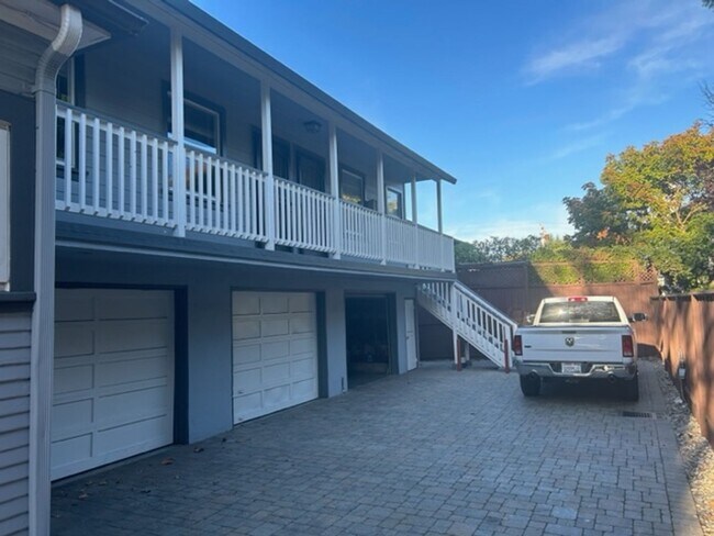 Building Photo - 820 N El Camino Real