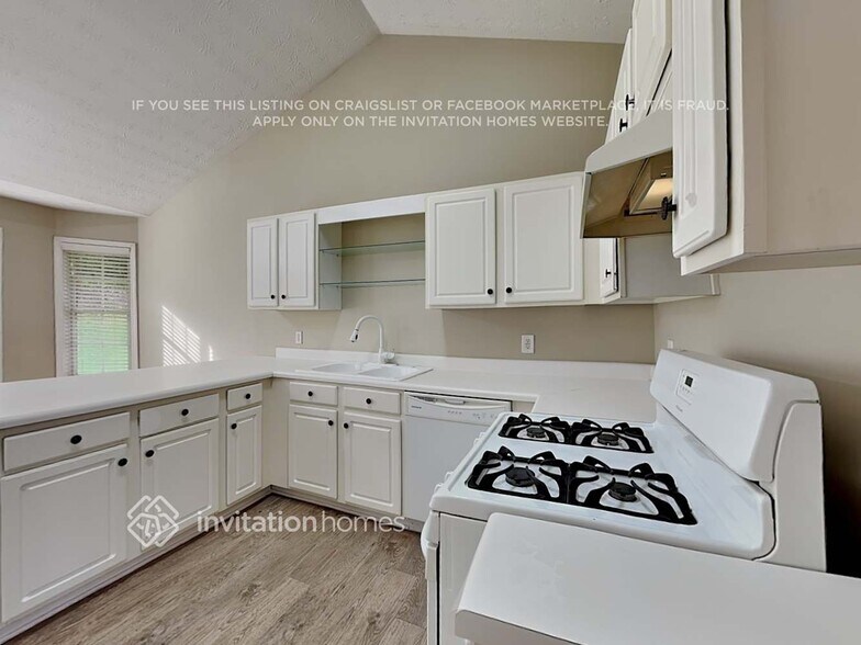 Building Photo - 7925 Paddocks Mill Dr