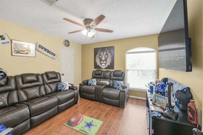 Building Photo - 2103 Blue Water Bay Dr