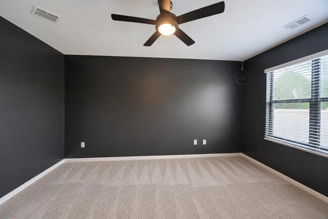 Building Photo - 927 Remington Green Dr SE