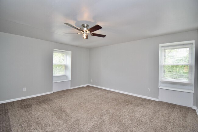 Building Photo - 9571 Beech Dr