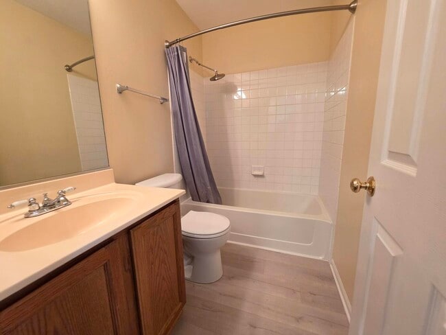 Building Photo - 3045 Kentshire Cir