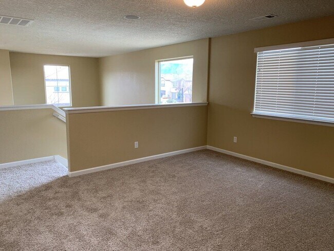 Building Photo - 229 Loma Linda Loop NE