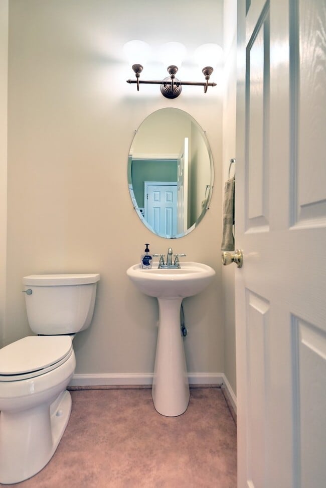 Building Photo - 164 Old Field Rd