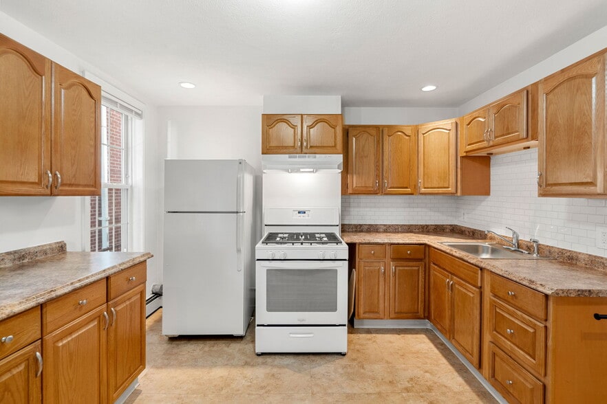 Building Photo - 54 H St