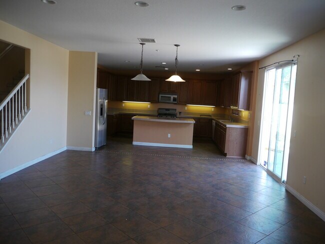 Building Photo - Spacious 4-Bedroom Home in North Fontana –...