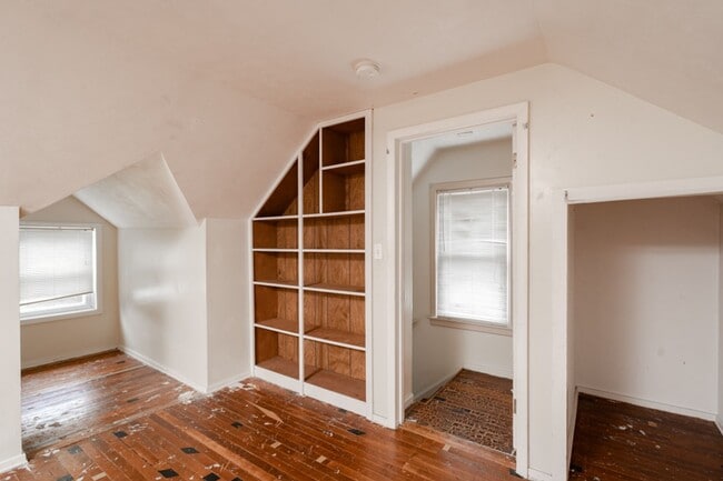 Building Photo - 1927 Olive St