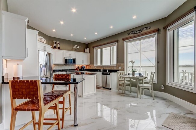 Building Photo - 218 Sand Key Estates Dr