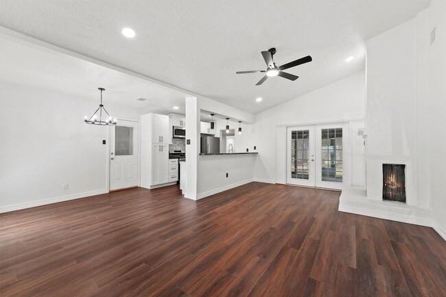 Building Photo - 632 Meadowlawn St