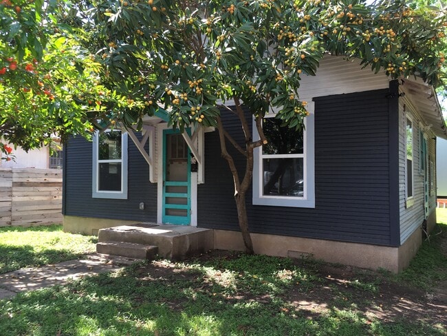 Building Photo - 1303 E 3rd St