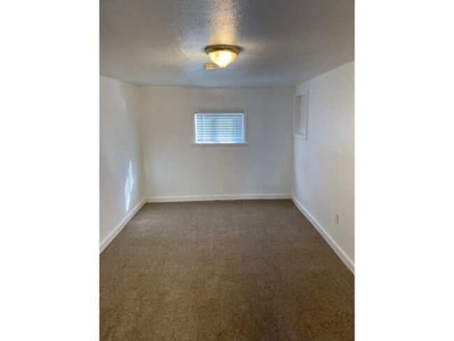 Building Photo - 1 Winona Ct