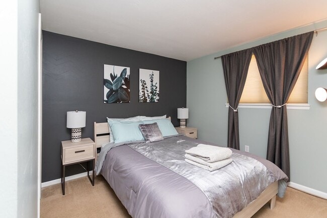 Building Photo - BEAUTIFUL 4BD SPLIT-LEVEL HOME in VILLA LO...