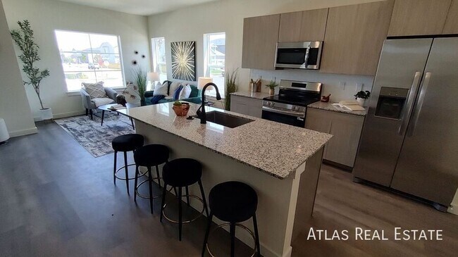 Building Photo - 647 Rollins Aly