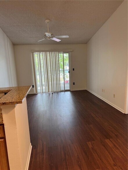 Building Photo - 2516 Grassy Point Dr