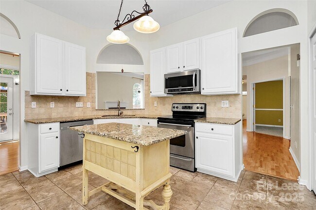 Building Photo - 203 Alnwick Ln