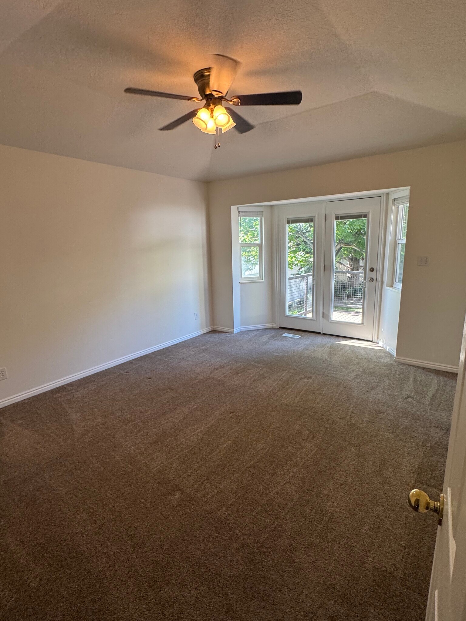 Building Photo - 1117 E 200 S