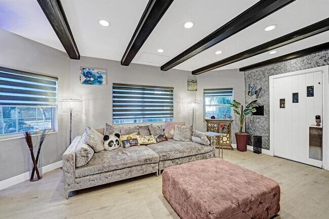 Building Photo - 2000 Jackson St