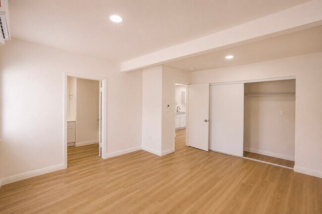 Building Photo - 4723 Arlington Ave