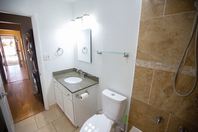 Bathroom - 4029 Wyandot St
