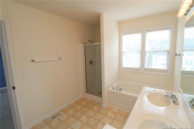 Building Photo - 416 Oak Pine Dr