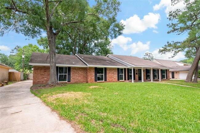 Building Photo - 214 Whispering Oaks Dr