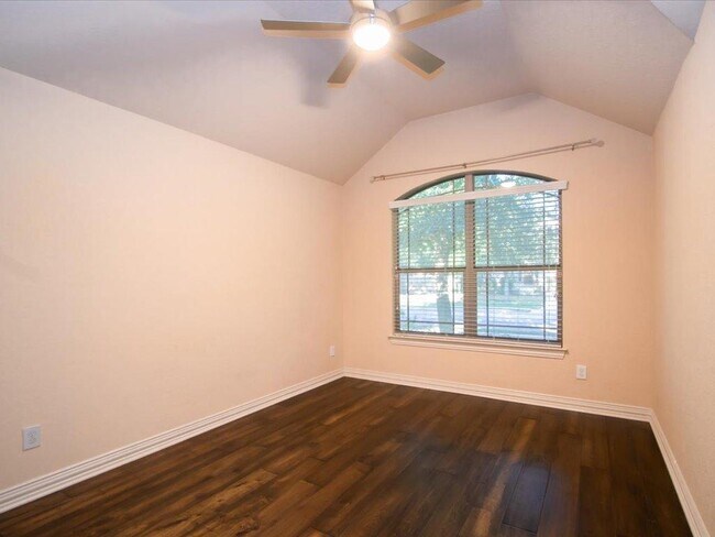 Building Photo - 26618 Camden Chase