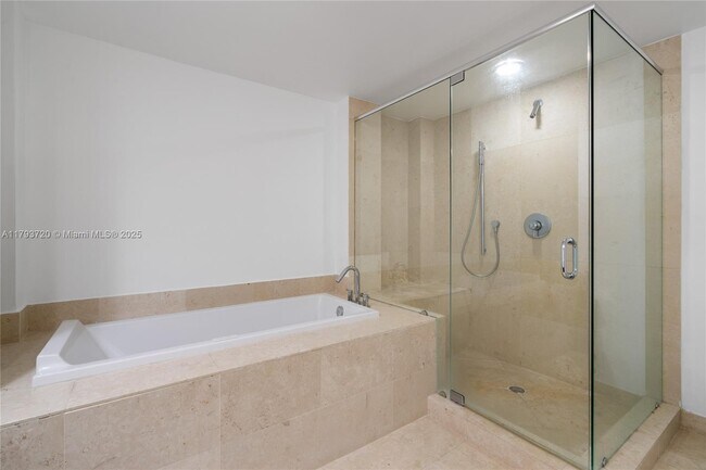 Building Photo - 475 Brickell Ave
