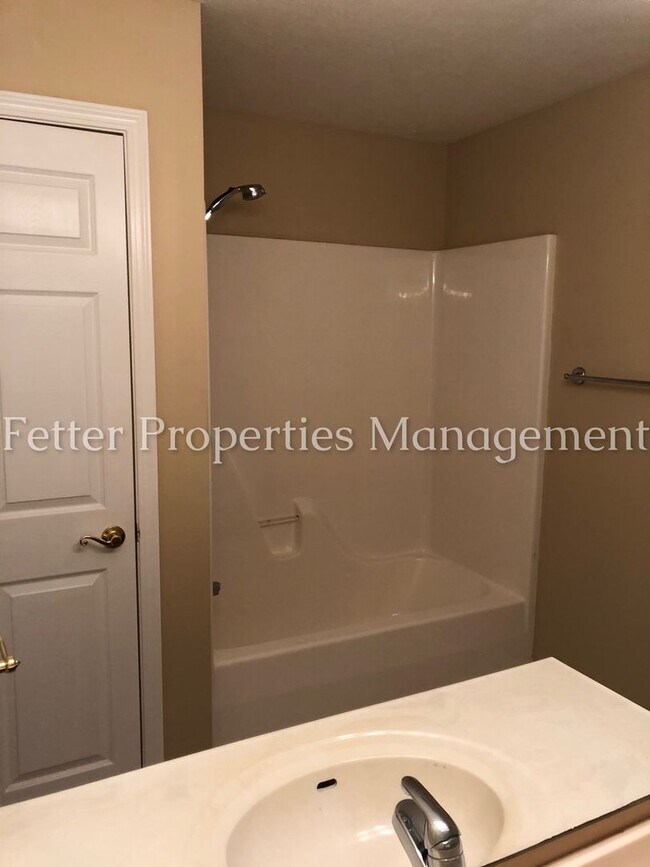 Building Photo - 3 Bedroom Newburgh Home!!