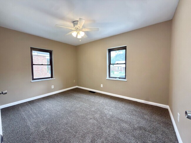 Building Photo - 2033 Dallas Ave