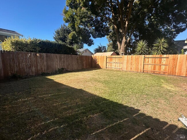 Building Photo - 437 Ellesmere Dr