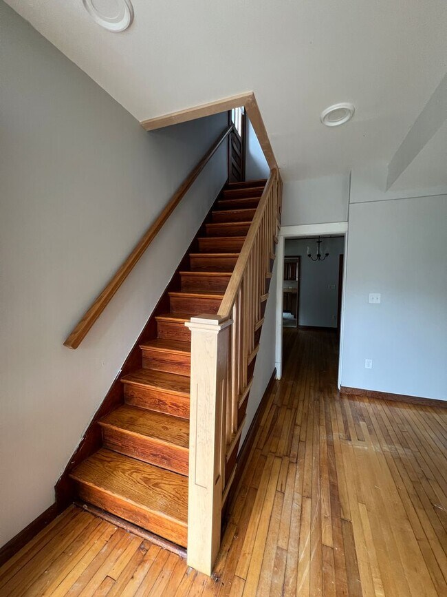 Building Photo - 4 Bedroom 2 Bath House Available in Wausau NOW!