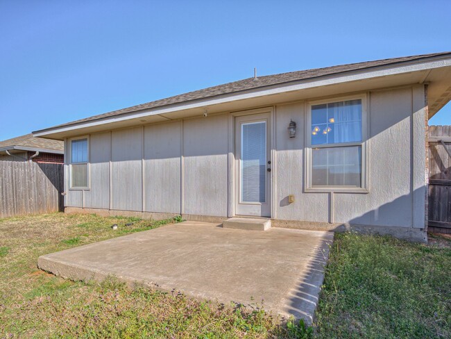 Building Photo - Newer Home in OKC