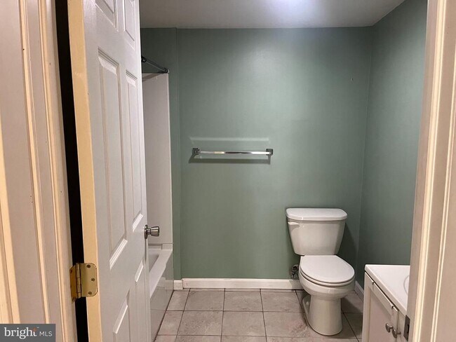 Building Photo - 805 W Atlantic Ave