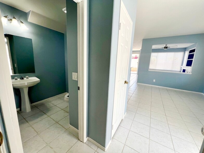 Building Photo - 11559 Compass Point Dr N
