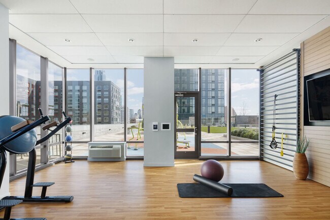 Building Photo - 33 Park View Ave