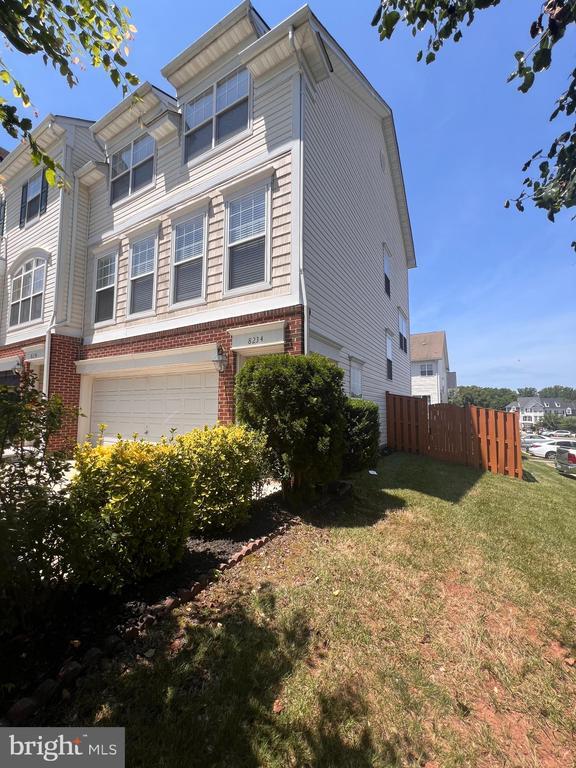 Building Photo - 8234 Glade Bank Dr
