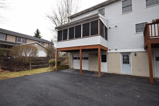 Building Photo - Brick Townhome in Park Forest!