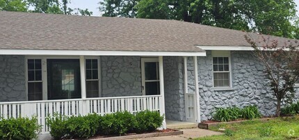 Building Photo - Amazing house to call home.