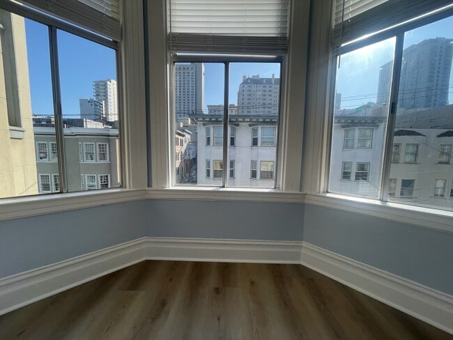 Building Photo - 1062 Washington St