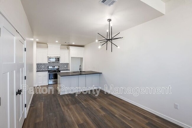 Building Photo - 13771 Periwinkle Dr