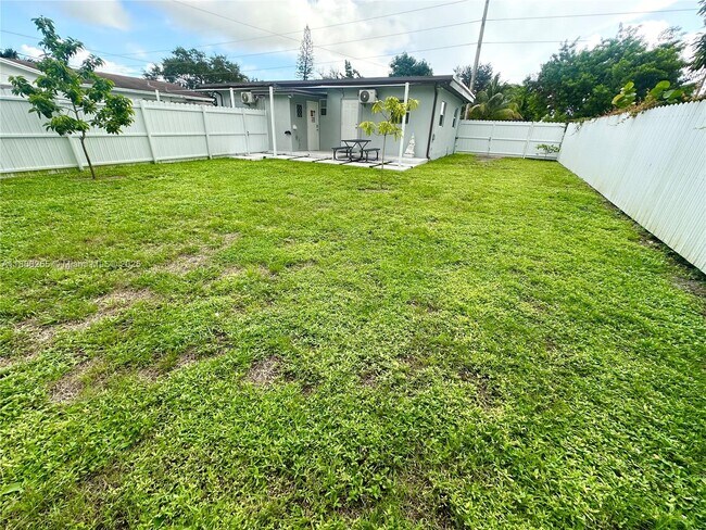 Building Photo - 614 N 56th Ave