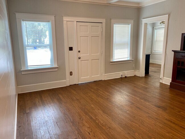 Building Photo - Duplex in Arts District