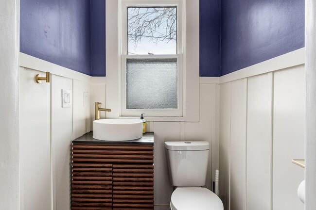 Building Photo - 415 W 5th Ave