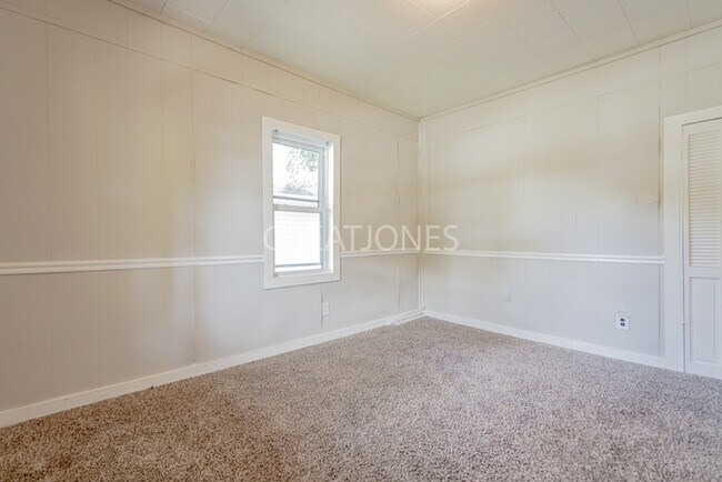 Building Photo - REDUCED! - NOW OFFERING FIRST FULL MONTH F...